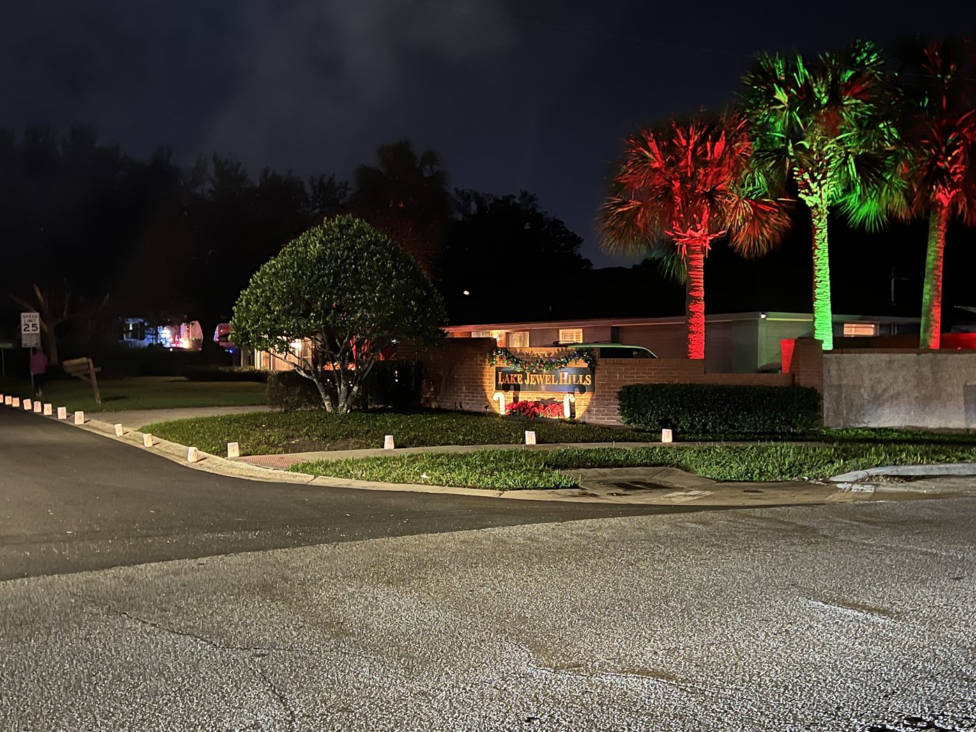 Lake Jewel Hills entrance decorated for the holidays
